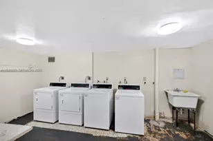 1351 NE Miami Gardens Dr, Miami, FL 33179 - Photo 30