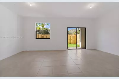 250 SW 159th Ln, Pembroke Pines, FL 33027 - Photo 2