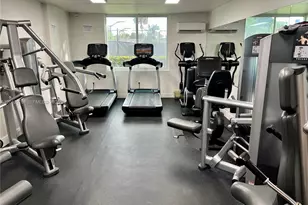 919 Hillcrest Dr, Hollywood, FL 33021 - Photo 54