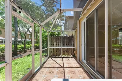 1552 Barcelona Way #6-19, Weston, FL 33327 - Photo 4