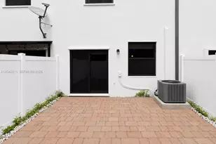 8954 W 35th Way, Hialeah, FL 33018 - Photo 22