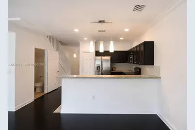 8954 W 35th Way, Hialeah, FL 33018 - Photo 8