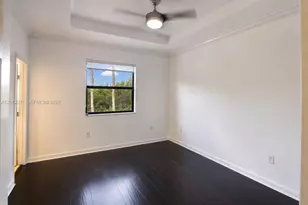 8954 W 35th Way, Hialeah, FL 33018 - Photo 14