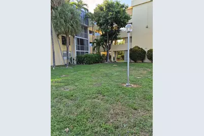 942 NE 199th St #4G, Miami, FL 33179 - Photo 4