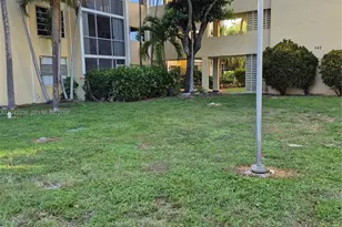 942 NE 199th St, Miami, FL 33179 - Photo 4