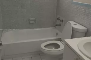 844 SW 10th St, Hallandale Beach, FL 33009 - Photo 14