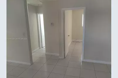 844 SW 10th St #3, Hallandale Beach, FL 33009 - Photo 10