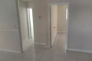 844 SW 10th St, Hallandale Beach, FL 33009 - Photo 10