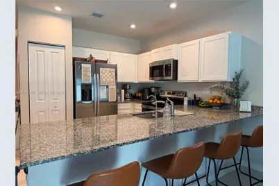 1057 NW 5th St, Florida City, FL 33034 - Photo 2