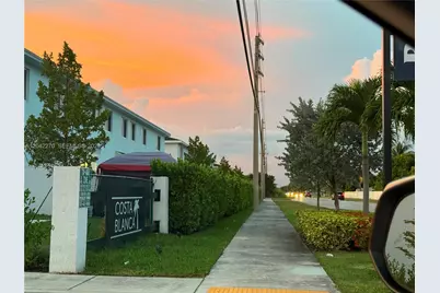 1057 NW 5th St, Florida City, FL 33034 - Photo 18