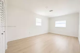 9602 NW 80th Pl, Tamarac, FL 33321 - Photo 6