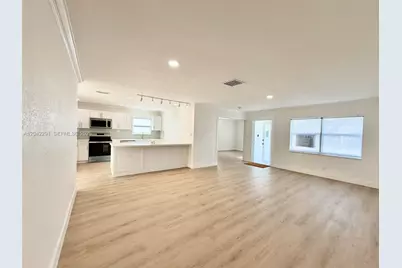 9602 NW 80th Pl, Tamarac, FL 33321 - Photo 4