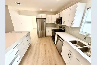 9602 NW 80th Pl, Tamarac, FL 33321 - Photo 8