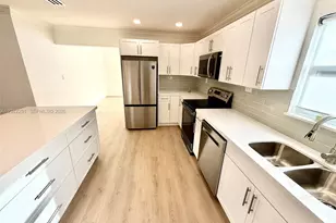 9602 NW 80th Pl, Tamarac, FL 33321 - Photo 8