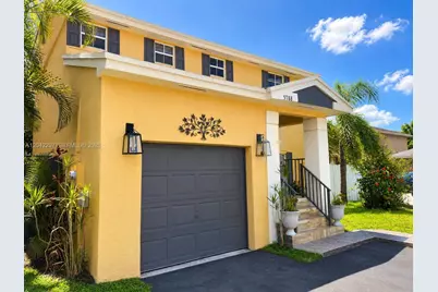 5788 Woodland Point Dr, Tamarac, FL 33319 - Photo 2