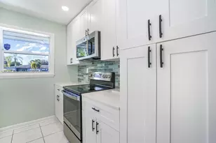 560 High Point Dr, Delray Beach, FL 33445 - Photo 6