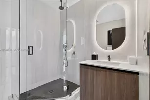 20 NE 11th St, Miami, FL 33132 - Photo 20