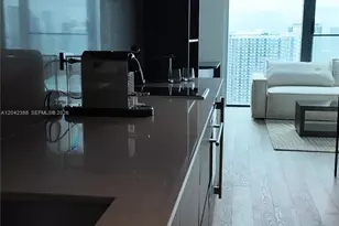 20 NE 11th St, Miami, FL 33132 - Photo 2