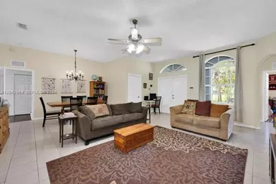 2405 SE 5th Ct, Homestead, FL 33033 - Photo 10