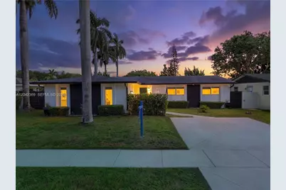 121 NE 18th St, Homestead, FL 33030 - Photo 2