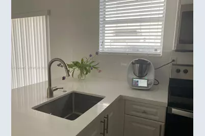 5245 NW 112th Ave #8, Doral, FL 33178 - Photo 2