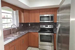 11071 NW 7th St, Miami, FL 33172 - Photo 6