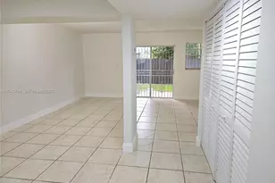 11071 NW 7th St, Miami, FL 33172 - Photo 14