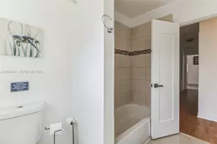 633 N Crescent Dr, Hollywood, FL 33021 - Photo 36
