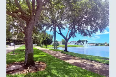 2123 SW 101st Ln, Miramar, FL 33025 - Photo 4