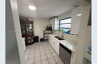 1717 NW 16th St, Miami, FL 33125 - Photo 8