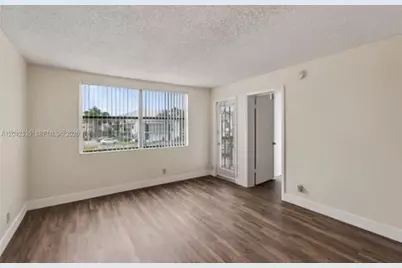 738 Executive Center Dr #23, West Palm Beach, FL 33401 - Photo 2