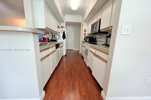 151 SW 117th Ave, Pembroke Pines, FL 33025 - Photo 8