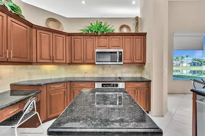 2733 Meadowood Dr, Weston, FL 33332 - Photo 8