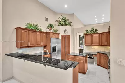 2733 Meadowood Dr, Weston, FL 33332 - Photo 10