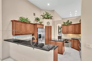 2733 Meadowood Dr, Weston, FL 33332 - Photo 10