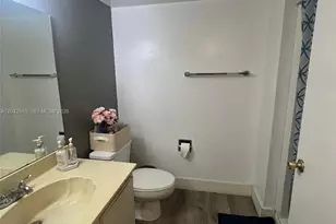 9429 Fontainebleau Blvd, Miami, FL 33172 - Photo 4