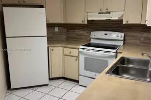 9429 Fontainebleau Blvd, Miami, FL 33172 - Photo 8