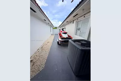 7898 W 34th Ct, Hialeah, FL 33018 - Photo 2