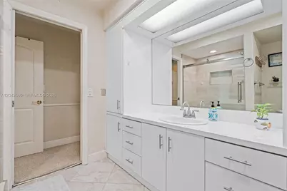 18805 W Lake Dr #18805, Hialeah, FL 33015 - Photo 26