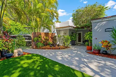 18805 W Lake Dr #18805, Hialeah, FL 33015 - Photo 8