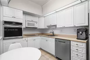 19380 Collins Ave, Sunny Isles Beach, FL 33160 - Photo 14