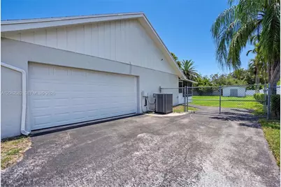 1728 NW 20th St, Homestead, FL 33030 - Photo 6