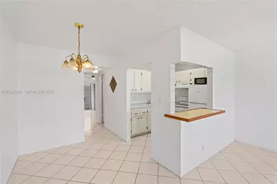 237 Camden J #237, West Palm Beach, FL 33417 - Photo 4