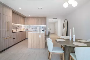 77 SE 5th St, Miami, FL 33131 - Photo 36