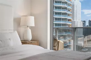 77 SE 5th St, Miami, FL 33131 - Photo 22