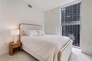 77 SE 5th St, Miami, FL 33131 - Photo 28