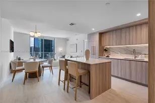 77 SE 5th St, Miami, FL 33131 - Photo 2