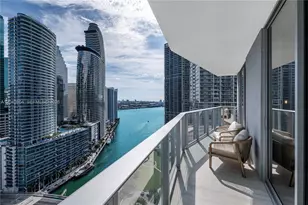 77 SE 5th St, Miami, FL 33131 - Photo 30