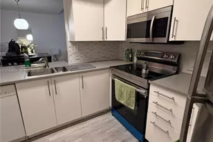 9731 Fontainebleau Blvd, Miami, FL 33172 - Photo 6