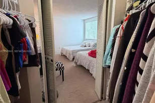 9731 Fontainebleau Blvd, Miami, FL 33172 - Photo 10